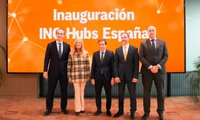 Personas representantes de Inauguración de Hubs España con el alcalde de Madrid Almeida