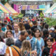 Personas en la Feria del Libro de Miami